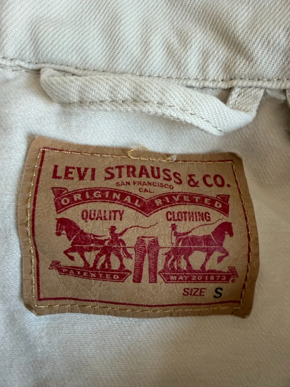 Levi’s Oversized Cream Denim Jacket Small Ivory Trucker Shacket Cotton Jean Coat - Picture 3 of 16
